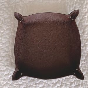 COPY - HERMÈS LEATHER trinket coin change tray. Authentic Hermès square jewel t…